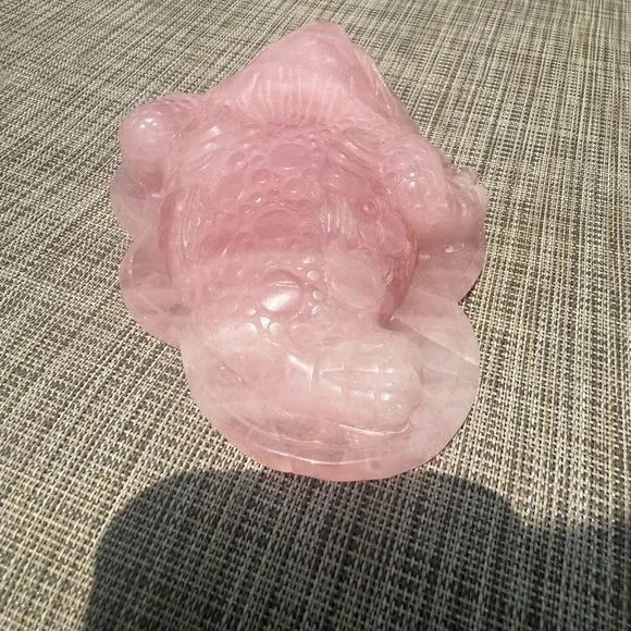 (C) Money Toad feng shui Rose Quartz Lucky Carved Stone Crystal Frog Figurine